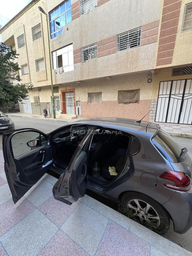Peugeot 208 modèle 2019 tres bon etat