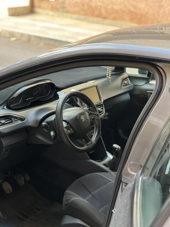 Peugeot 208 modèle 2019 tres bon etat