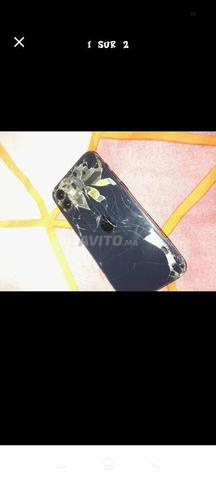 iPhone 12 reconditionné à vendre. Batterie et écran changés.