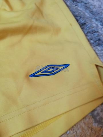 Short de sport original Umbro jaune en excellent état - 2