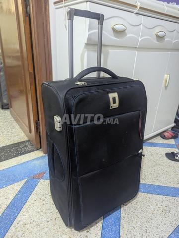 une valise noire - 2