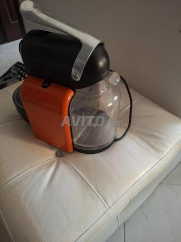 Machine à café Nespresso disponible à la vente - 2