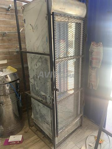 Vitrine et local à graines propre