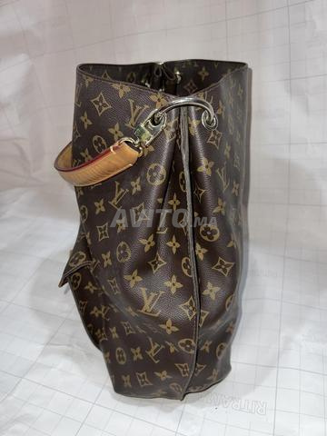 Sac Louis Vuitton Metis hobo marron - 2