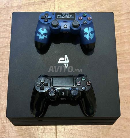 PlayStation 4 Pro, 2 manettes