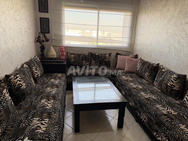 Salon marocain complet avec table et placard - 2