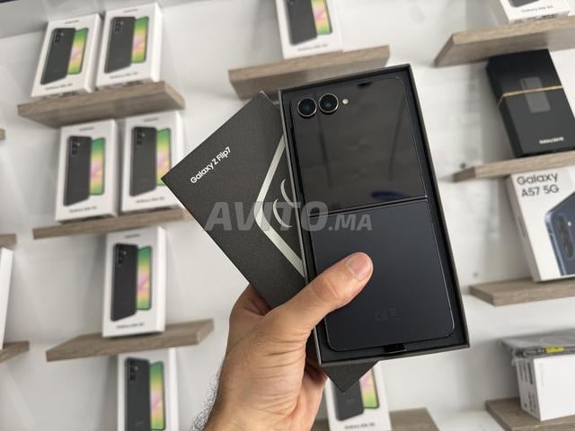 SAMSUNG Z FLIP 7 256GB / Acheté ouvert / Magasin