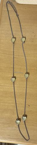 Collier argenté et jaune clair