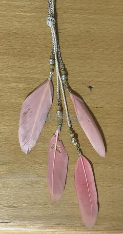 Collier argenté bohème avec plumes roses - 2