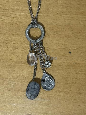 collier argenté avec pendentifs pendants - 2