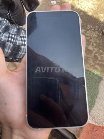 iPhone 13 normal 128g, encore propre - 2