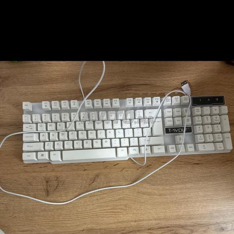 Clavier blanc et RGB à vendre