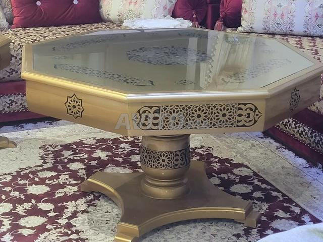 صالون مغربي (طاولة كبيرة و 3 طاولات)
