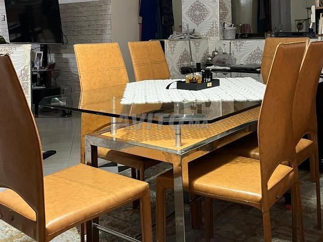 طاولة طعام مع 6 كراسي