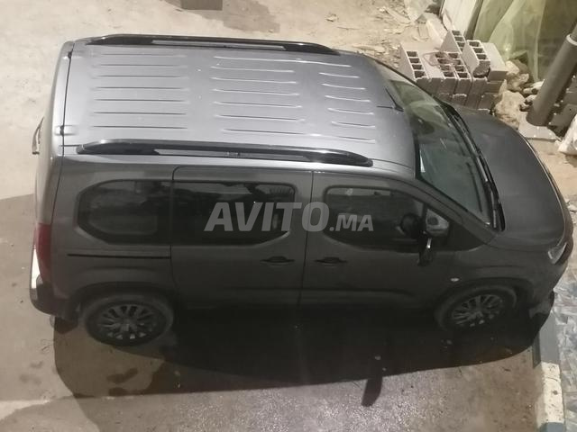 Voiture neuve à vendre, modèle 2023