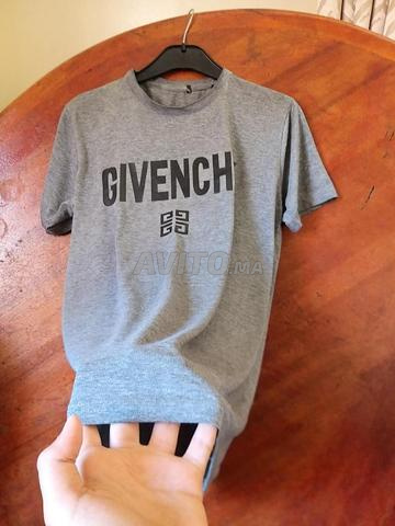 T-shirt élégant marque Givenchy couleur gris distinctif - 2