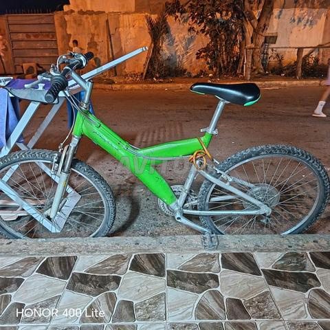 Vélo VTT 26 pouces vert - Bon état - 600 DH