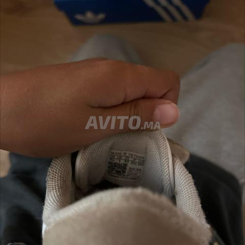Chaussures Adidas unisex taille 33 - 2