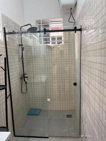 Installation de cabines de douche vitrées au design moderne