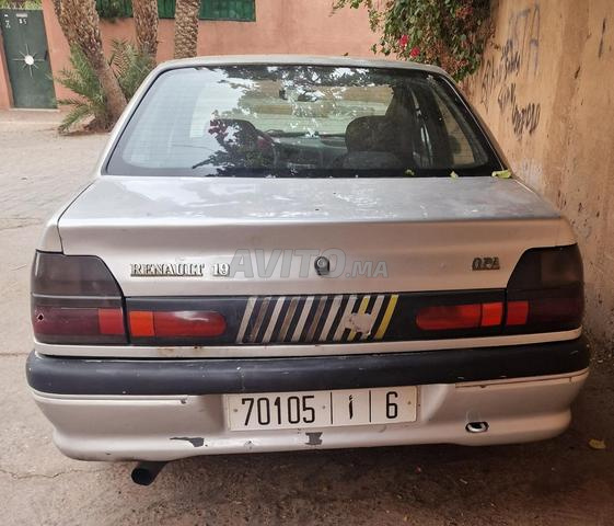 Renault R19 Essence Manuelle 1997 à Marrakech - 2