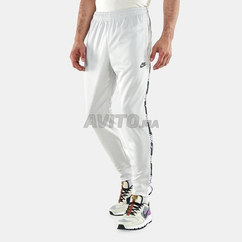 Pantalon de sport Nike blanc - Excellent état et authentique.