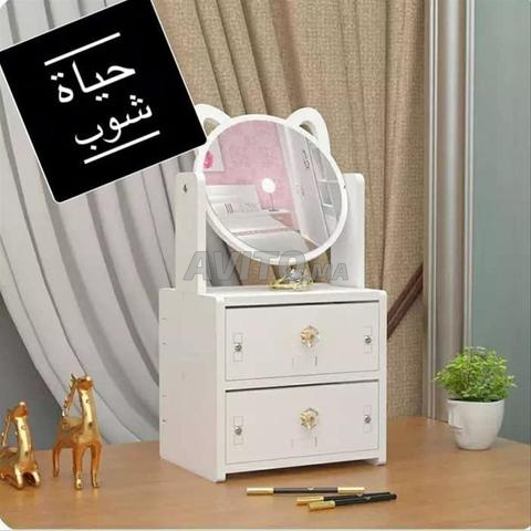 Organisateur de maquillage et d'accessoires élégant avec miroir - 2