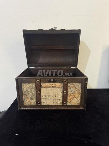 Boîte en bois classique élégante avec décoration de carte ancienne - 2