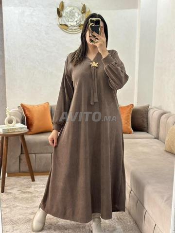 Robe avec cravate et broche - 2