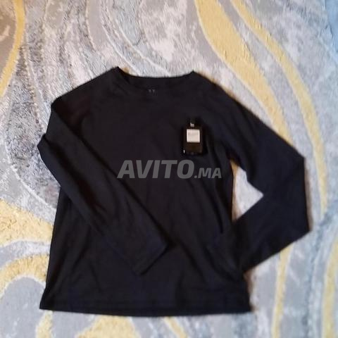 T-shirt noir élégant à manches longues, stretch confortable, taille M - 2