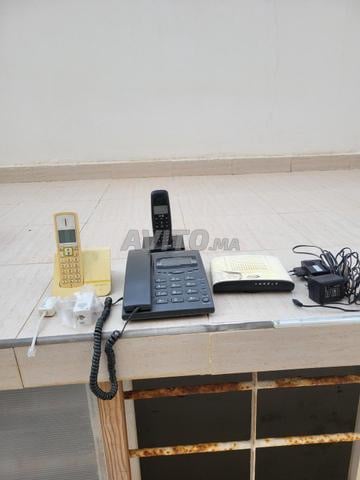 Appareil téléphonique fixe avec un routeur wifi - 2