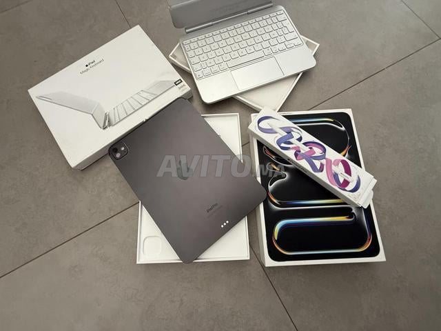 آيباد برو 11 M4 واي فاي 256 جيجا كامل / للبيع في محل