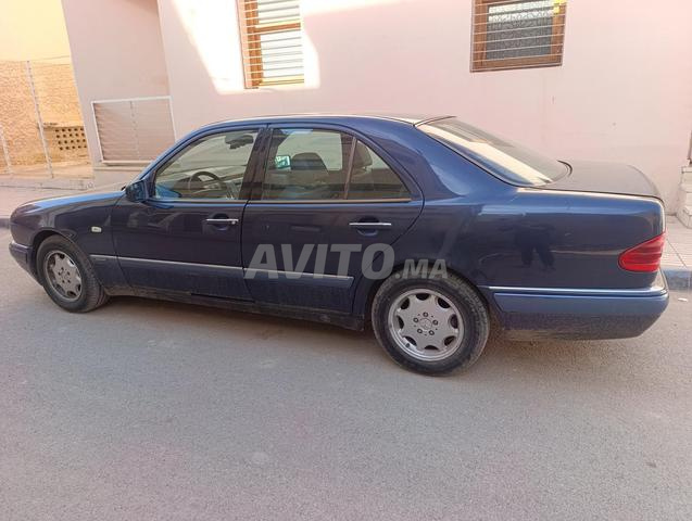 Mercedes 230 essence - 2
