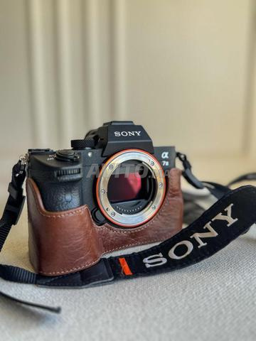 Sony A7 III, 24-70mm F4, 50mm F1.8 et accessoires - 2