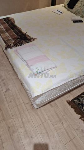 Lit Queen Complet Presque Neuf ..... Vente Urgente - 2
