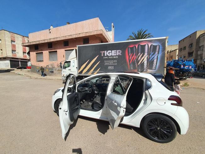 Peugeot 208 2017 withe edition 