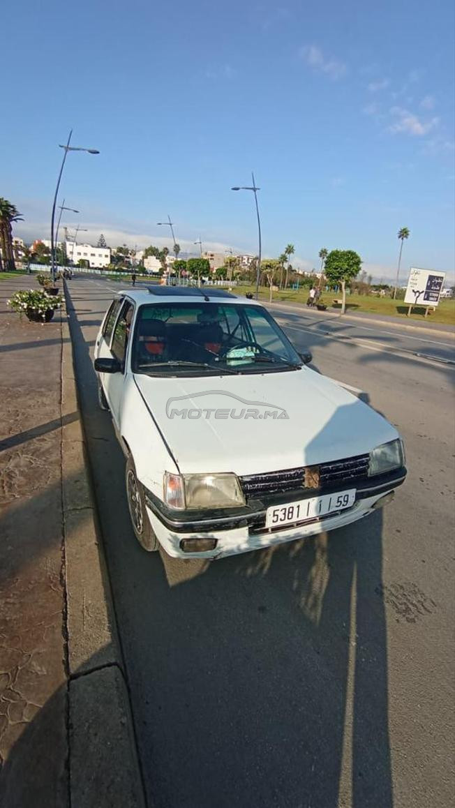 Peugeot 205 . 