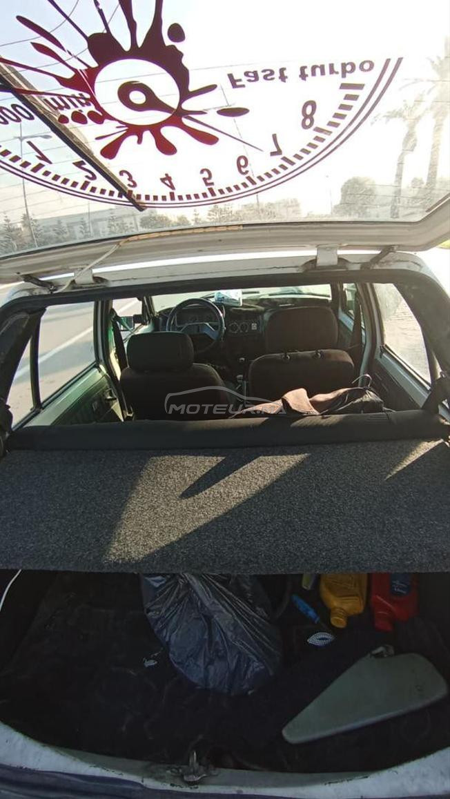 Peugeot 205 . 