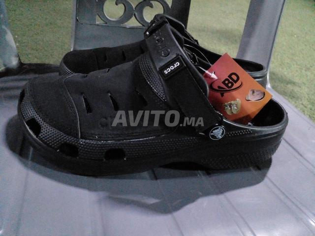 Sabots Crocs neufs du 40 au 44. Design top. - 2