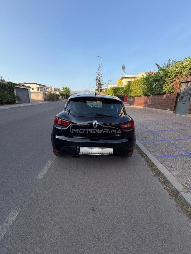 clio 04 très bon état 