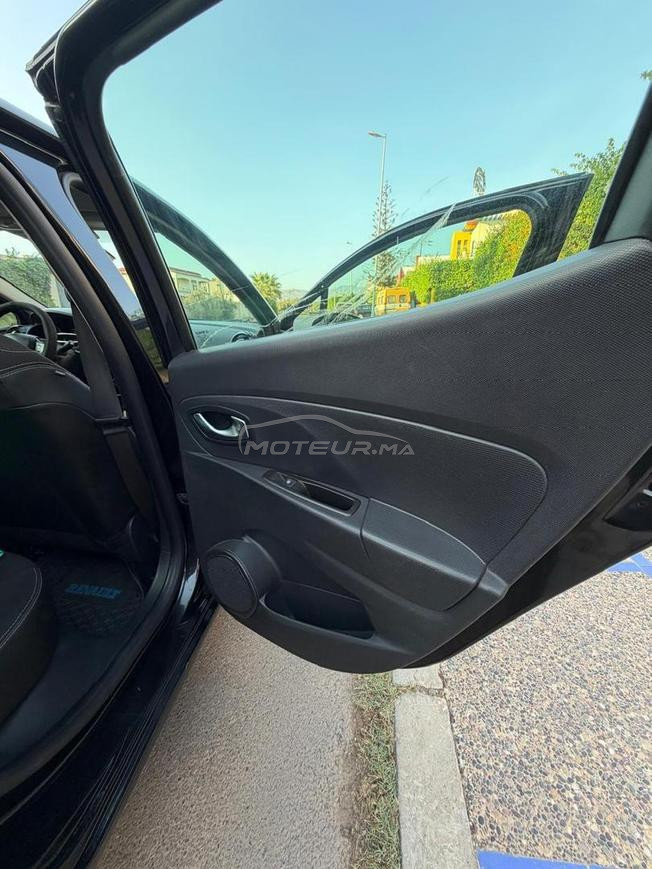 clio 04 très bon état 