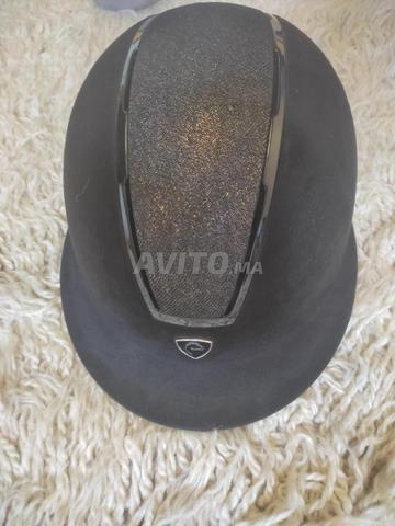 Casque d'équitation Equithème Glint Moiré en noir. - 2