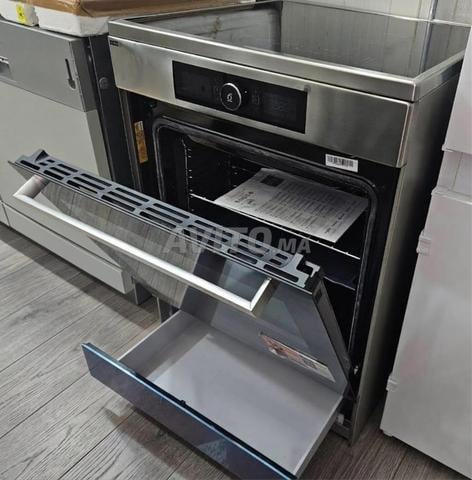 موقد كهربائي Whirlpool 60 سم يعمل بالحث.