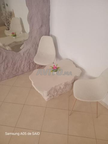Table effet pierre avec 2 chaises - 2