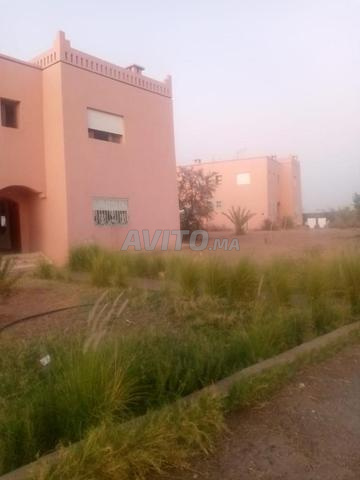 TERRAIN TITRÉ DE 1,75 Ha AVEC 3 VILLAS ET PISCINE - 2