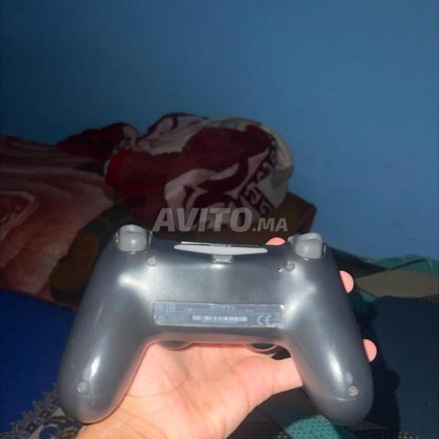 PS4 Slim originale en très bon état avec manette - 2
