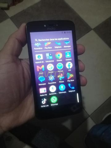 Motorola C 16 Go 2 Go de RAM propre