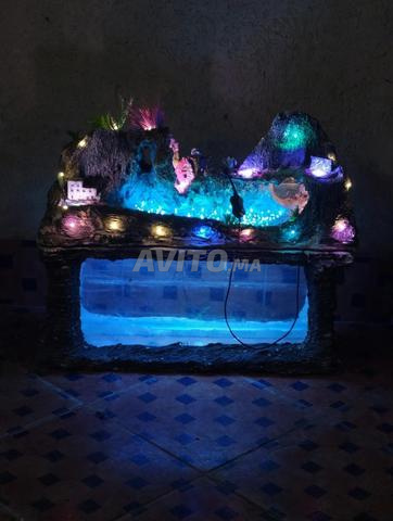 Aquarium avec lumières et cascade d'eau - 2