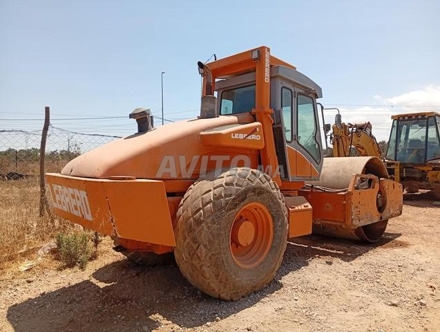 Rouleau compresseur 14 tonnes 2003/douane 2026 - 2