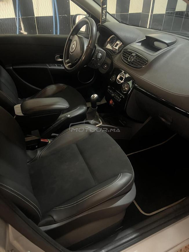 Renault Clio Essence Manuelle 2011 à Oujda