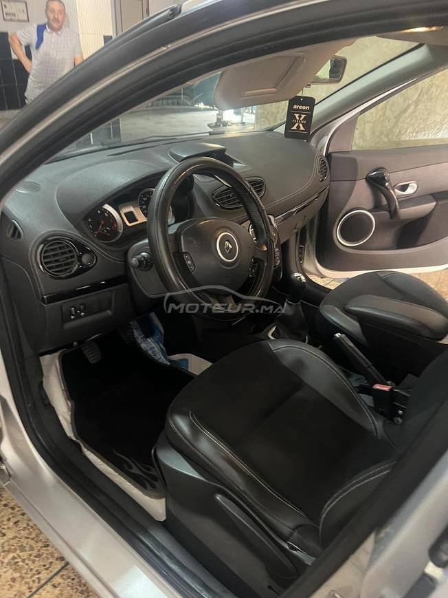 Renault Clio Essence Manuelle 2011 à Oujda